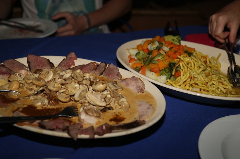 © Torsten Sternberg Menue mit Straußenfleisch